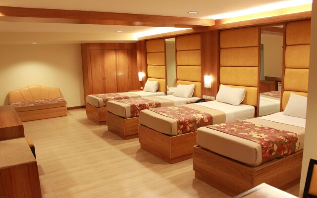 Pinoy Pamilya Hotel
