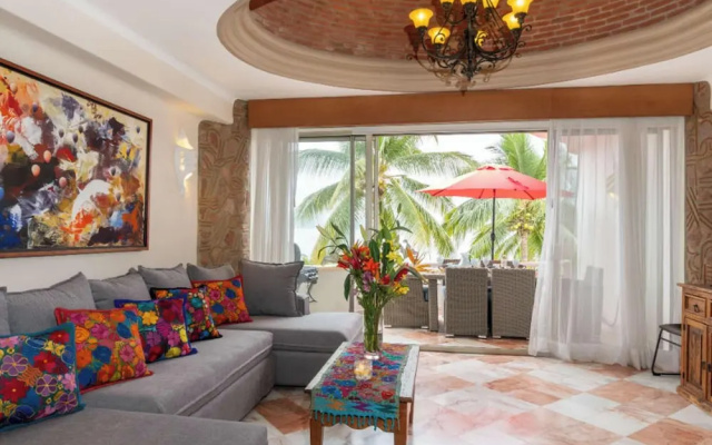 Ocean Front Penthouse Pool Sleeps 8 People