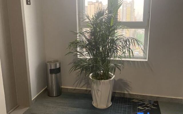 This Shi Hotel (Zhoukou Municipal Government Arts and Science College)