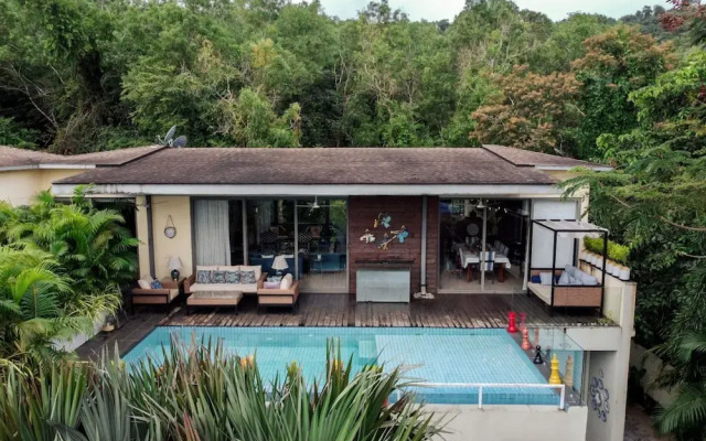 Avior by Hireavilla - 4BR w Infinity Pool in Parra