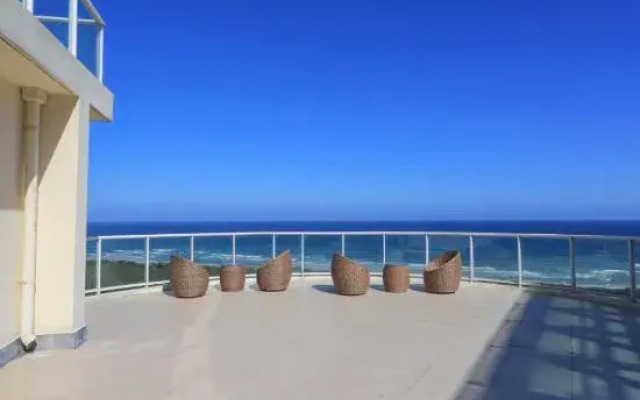 Moon Bay Hotel