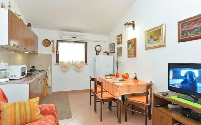 Apartment 522