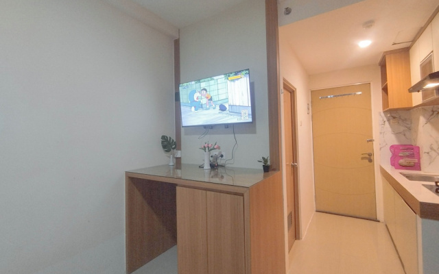 Modern Look Studio Near Iph School At Bale Hinggil Apartment – Guest Rooms – Surabaya