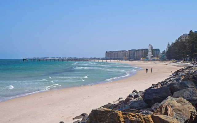 Beachfront Serenity in Glenelg