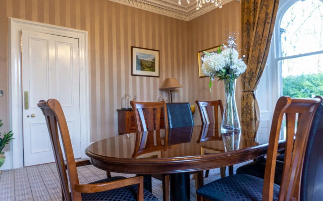 Newton Manor House -7 Bedroom House