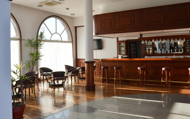 Hotel Reviens