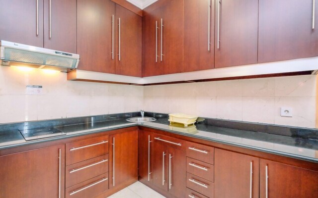 Homey And Comfort Studio At Roosseno Plaza Apartment