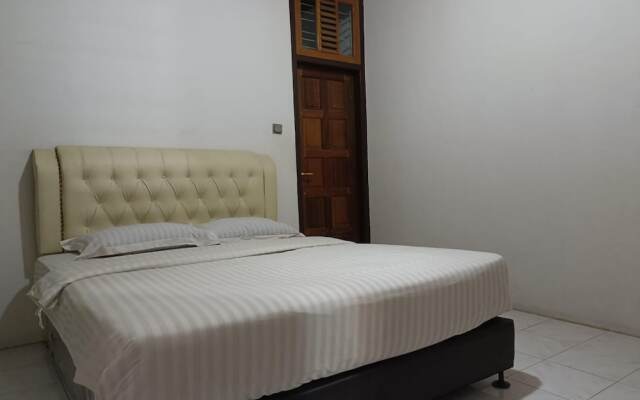 OYO 93706 Penginapan Syariah Hj. Kenan