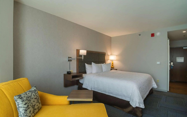 Hampton Inn Chicago North-Loyola Station
