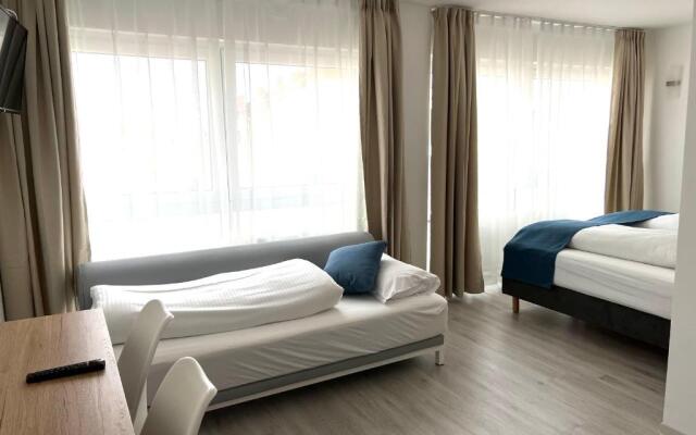 Hotel 83