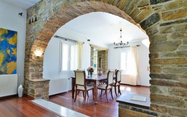 Charming 3-bedroom House in Tinos