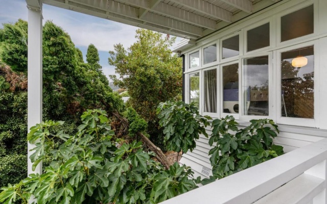 Cashmere Cottage - Cashmere Downstairs Holiday Unit – Outside – Christchurch