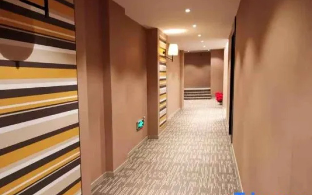 Yiju Collection Hotel (Mohe Beijixing Square)