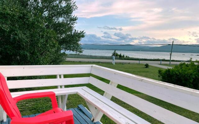 Sea Breeze Cottages & Motel