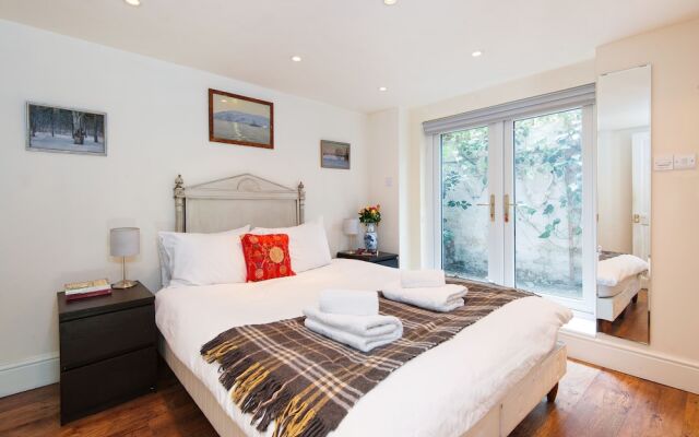 Pleasant Hackney Home by Victoria Park