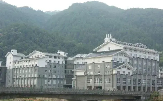 Huaqiao Dongfang Hotel