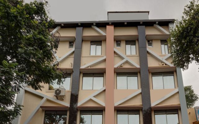 OYO 24888 Hotel Sham Palace