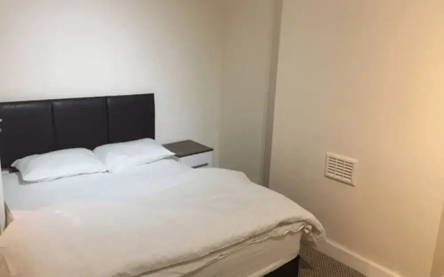Room in Guest Room - Double Room in Leicester