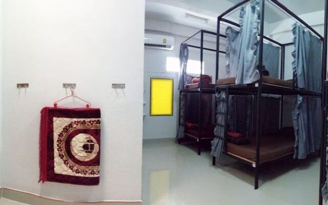 CHO Hostel and Sleep Box - Adults Only