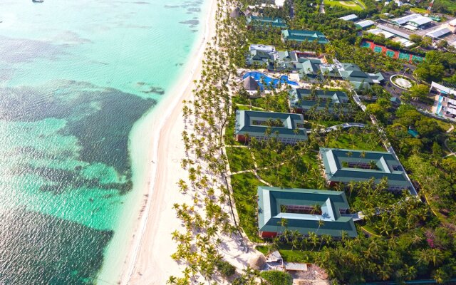 Barcelu00F3 Bavaro Beach & Convention Center