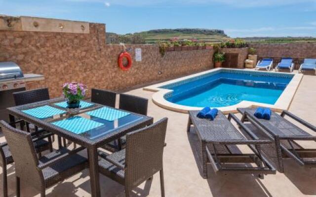 Villayana Gozitan Farmhouse with pool