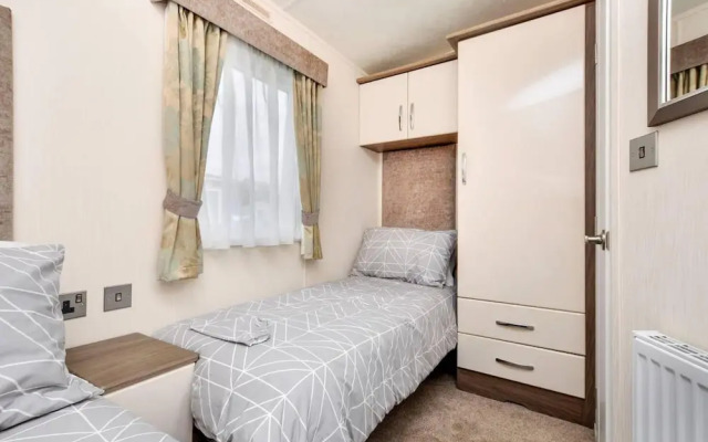 Spacious Stunning Lakeside 3 bed Holiday Home