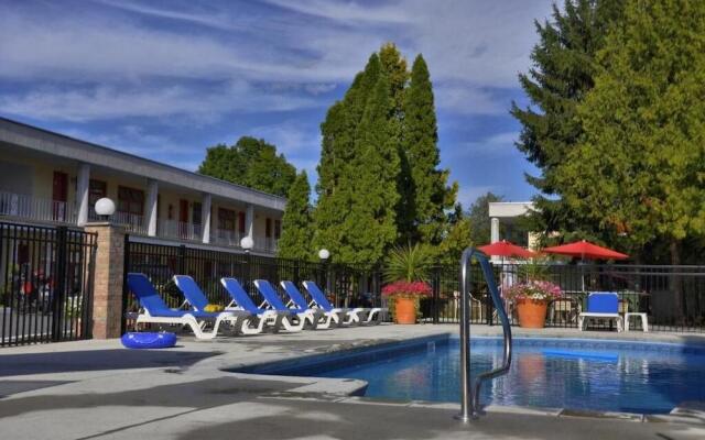 O'Sullivan's On The Lake Motel