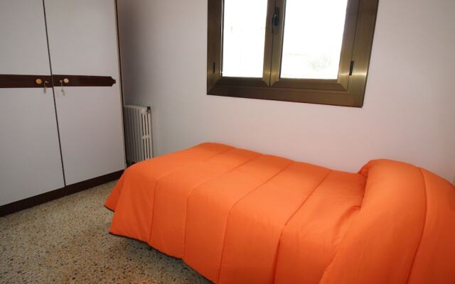 Alluring Holiday Home in Empuriabrava With Pool
