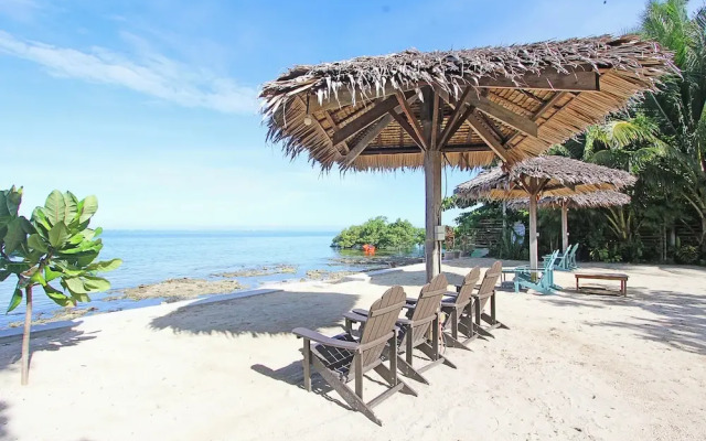 Jonas & Twins Resort