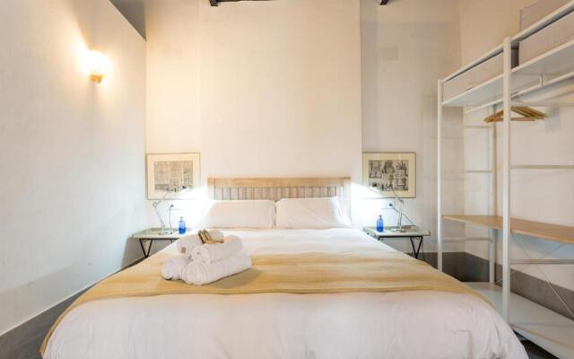 Oak & Sandstone Studio - Space Maison Apartments