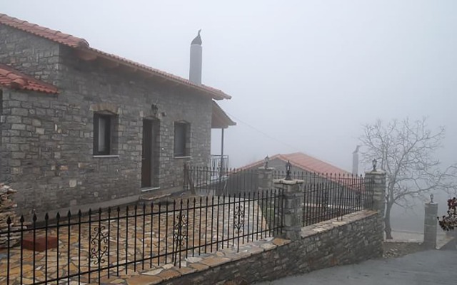 Oreini Nafpaktia Houses