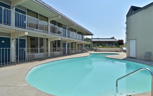Alcoa Inn