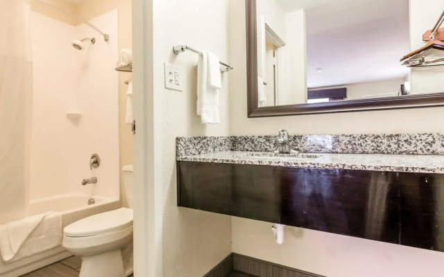 Quality Inn Mt. Pleasant - Charleston