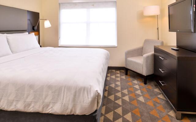 Holiday Inn & Suites Dallas-Addison, an IHG Hotel