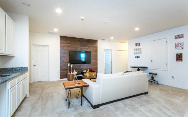 11 Bedroom 9.5 Bathroom 4792sq Foot Villa