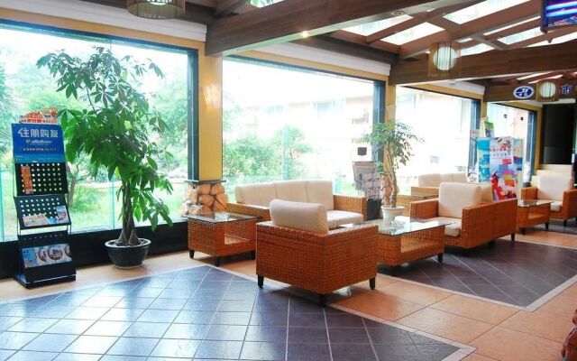 Boutique Holiday Hotel (Beihai Beibuwan Square)