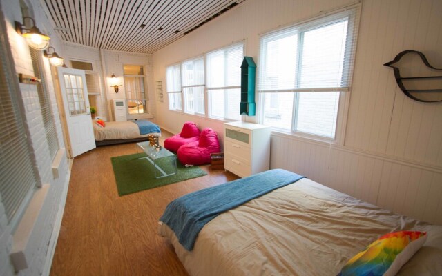 MTLVacationRentals - The City Chalet