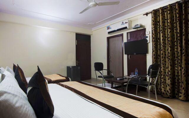 OYO 28126 Charanpahari Hotel