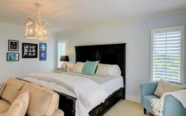 Linger Longer 3 Bedroom Home by RedAwning