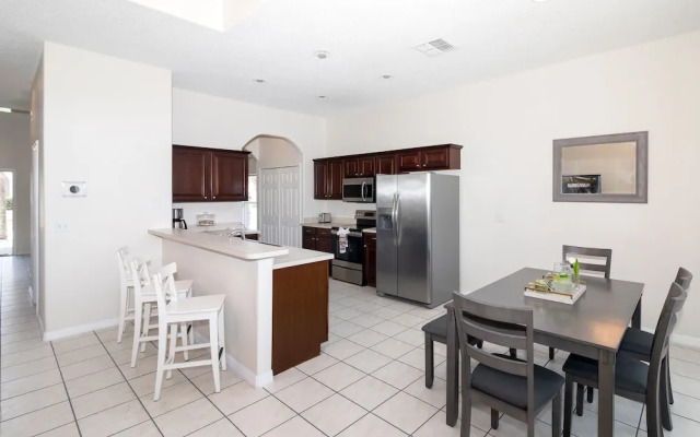 New Ownership 7BR Close to Disney