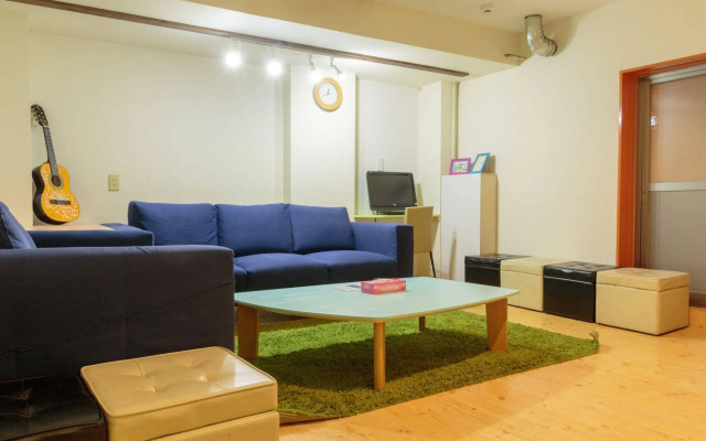 J-Hoppers Osaka Guesthouse