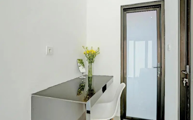 OYO 90525 White Guesthouse