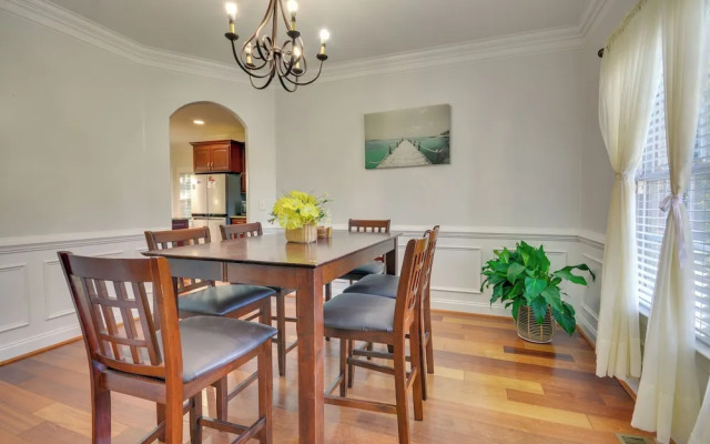 High Point Vacation Rental w/ Private Deck!