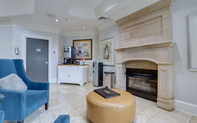 Exquisite 1 Bedroom Condo at Ballston