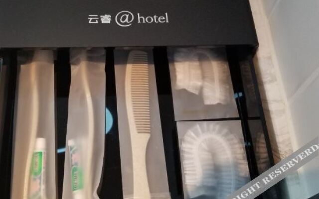 Hangzhou Yunrui@Hotel (Linping Yintai Department Store Pedestrian Street)