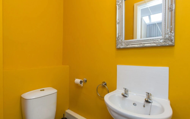 Townhouse @ 27 Electricity St Crewe