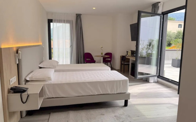 Lake and More Suite Hotel