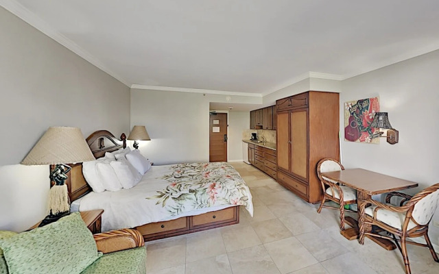 Luana 118 Condo by RedAwning
