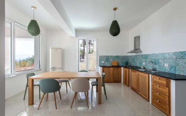 Sea Frame Design Apartments with Pool by Wonderful Italy