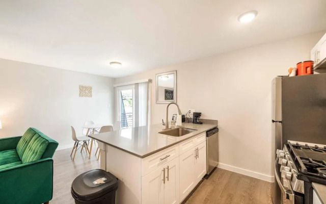 Stylish 1BR Near UT Mueller Evonify